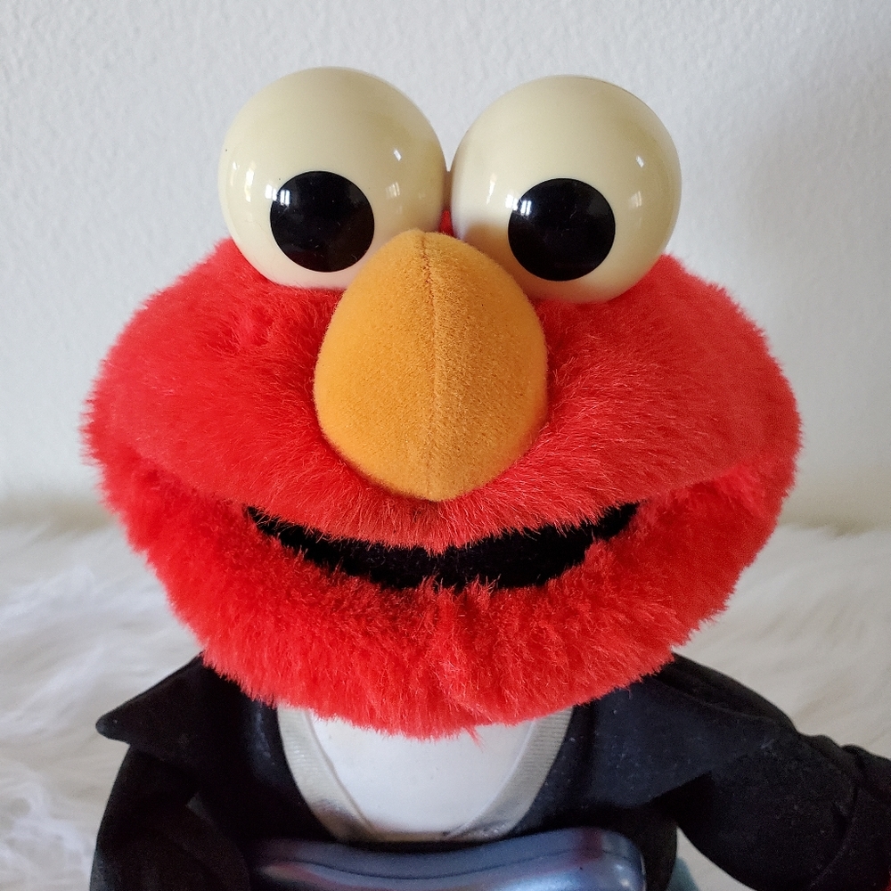 Vintage Rock & Roll Elmo With Playing Guitar, Plays Songs and Shakes - Picture 3 of 13